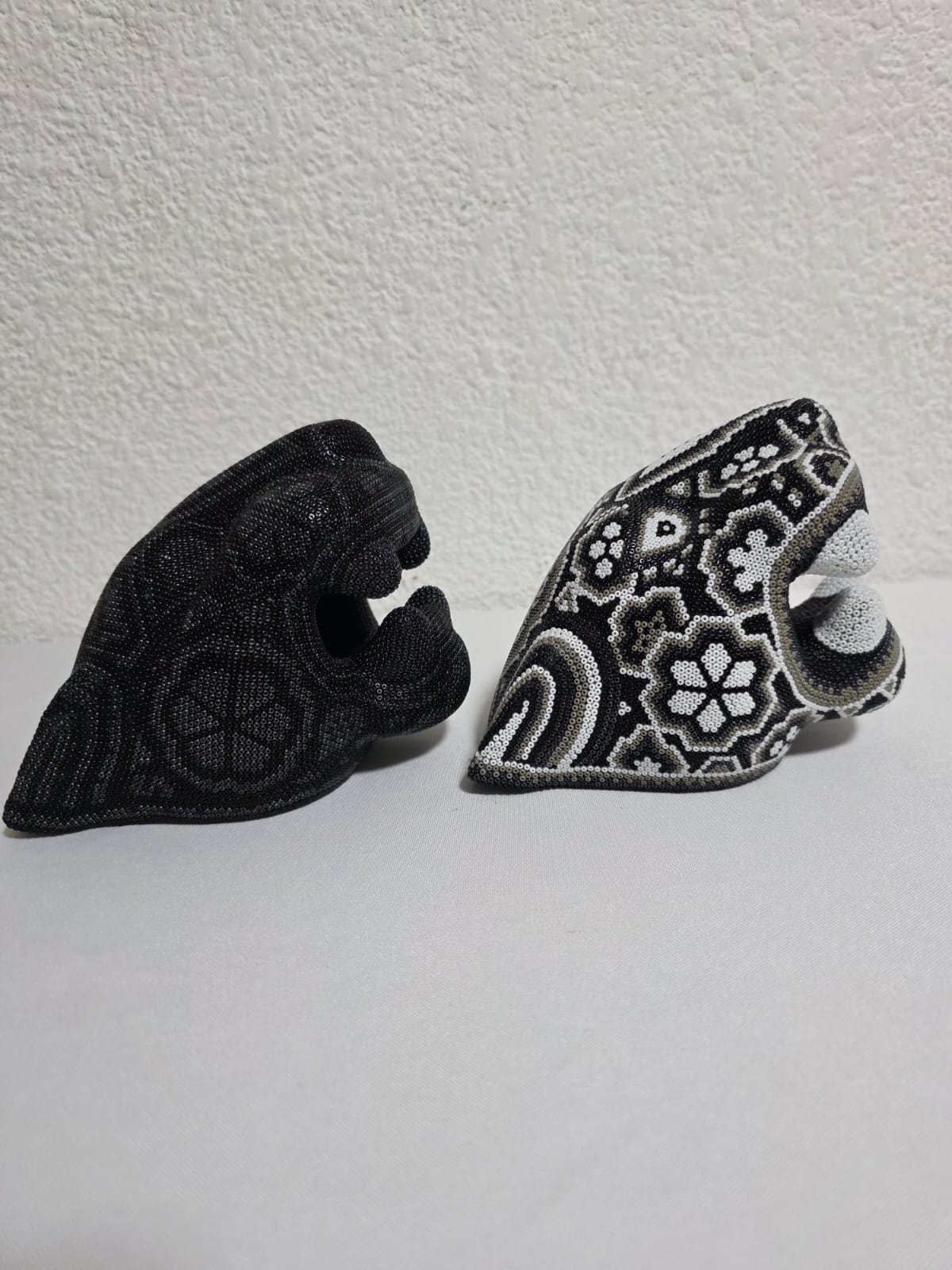 Cabeza de jaguar — arte Huichol en chaquira